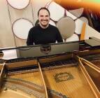 Il Maestro Andrea Guerra al pianoforte 