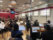 Gli Archi della Roma Film Orchestra diretti dal M Luca Salvadori .